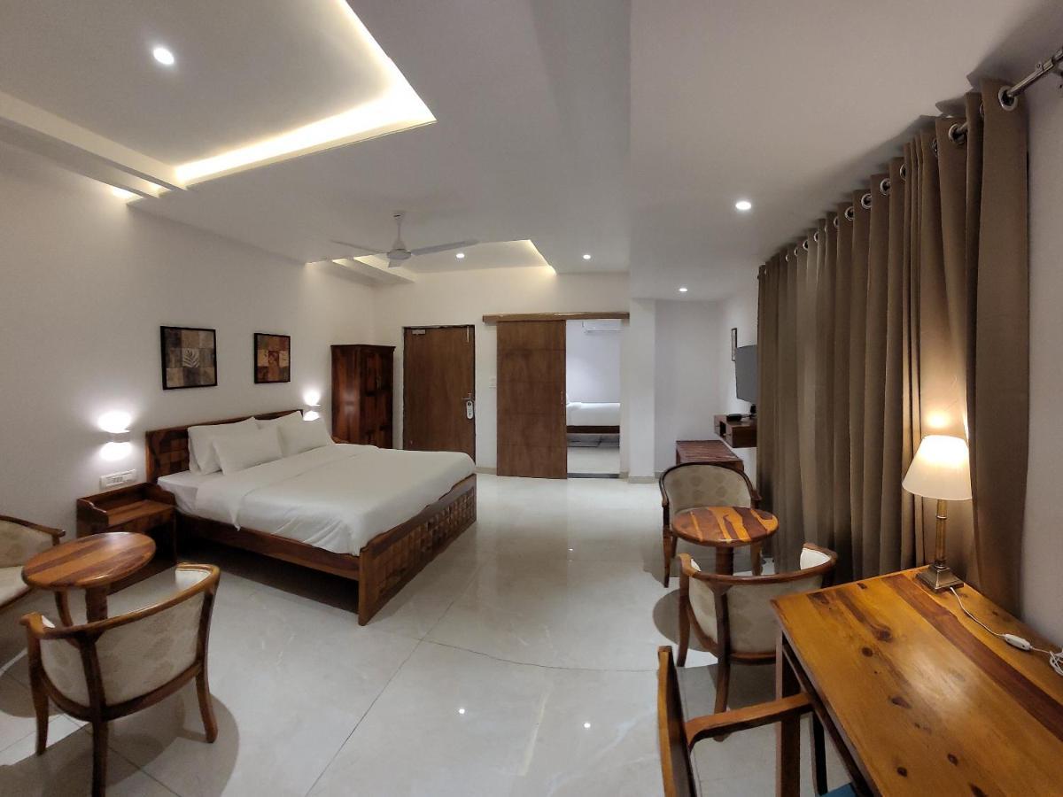 Aura Gold Resort Удайпур Екстериор снимка