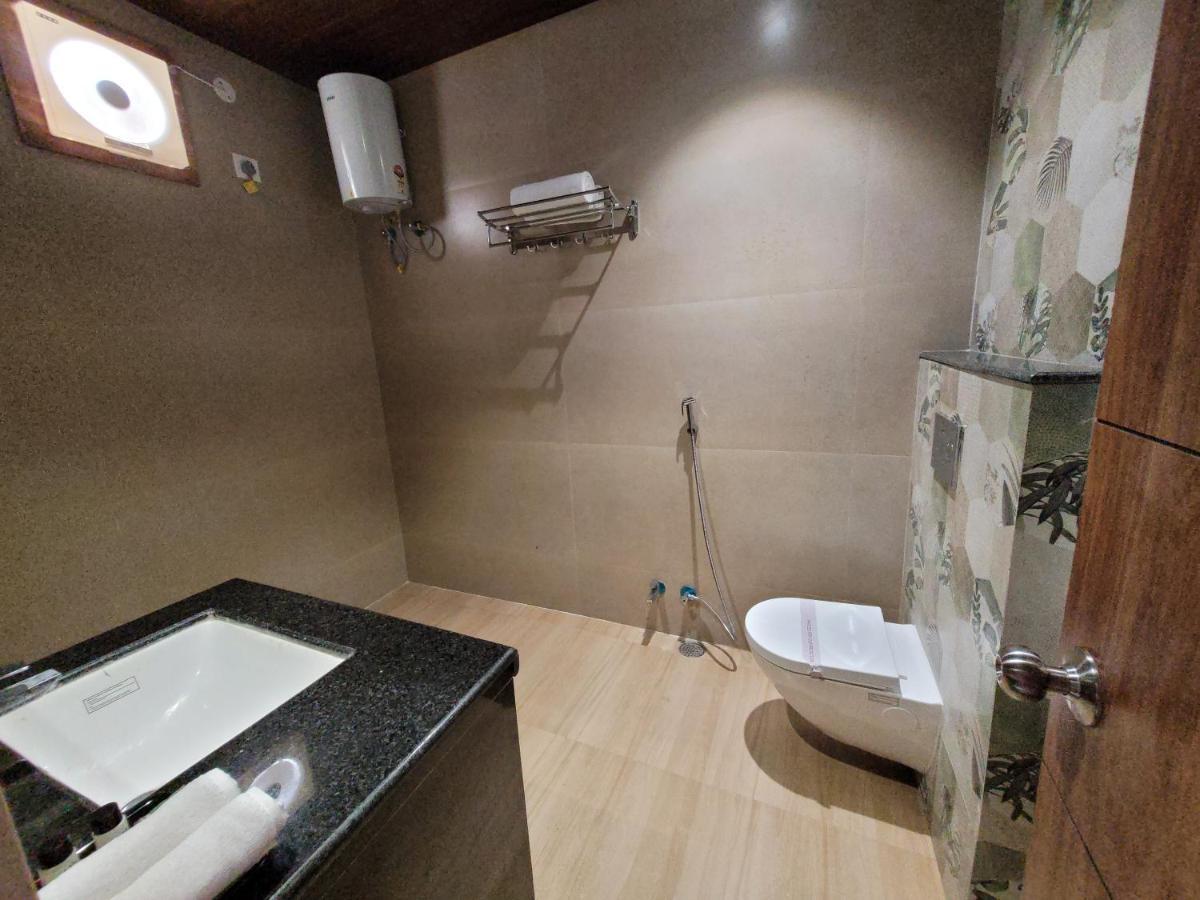 Aura Gold Resort Удайпур Екстериор снимка