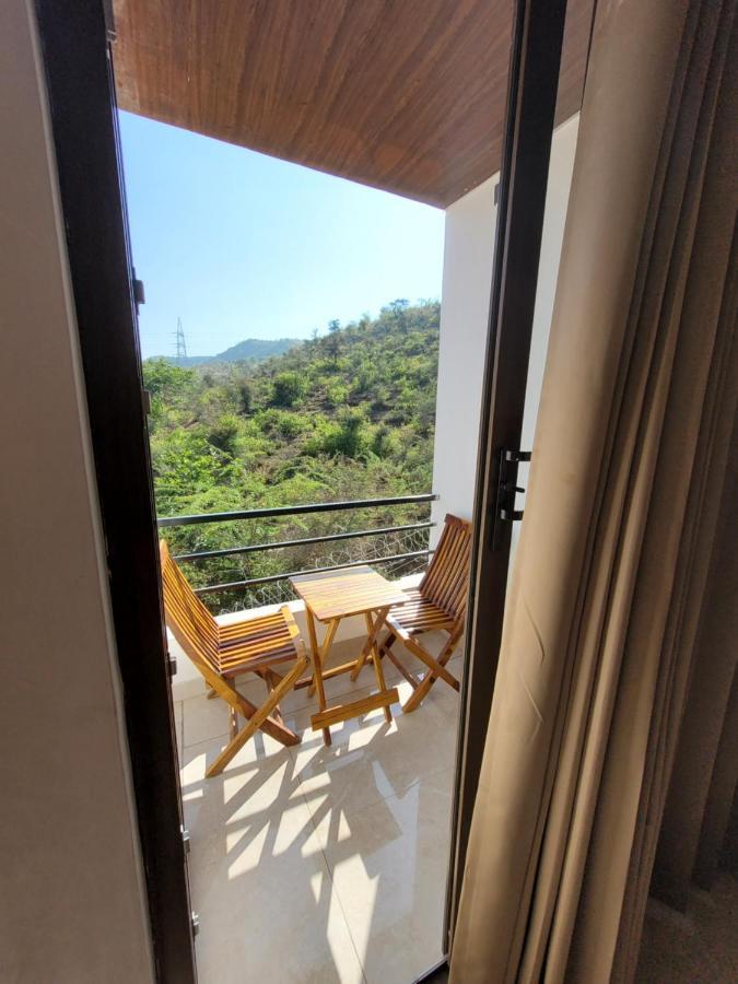 Aura Gold Resort Удайпур Екстериор снимка