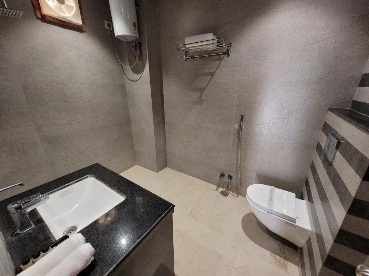 Aura Gold Resort Удайпур Екстериор снимка