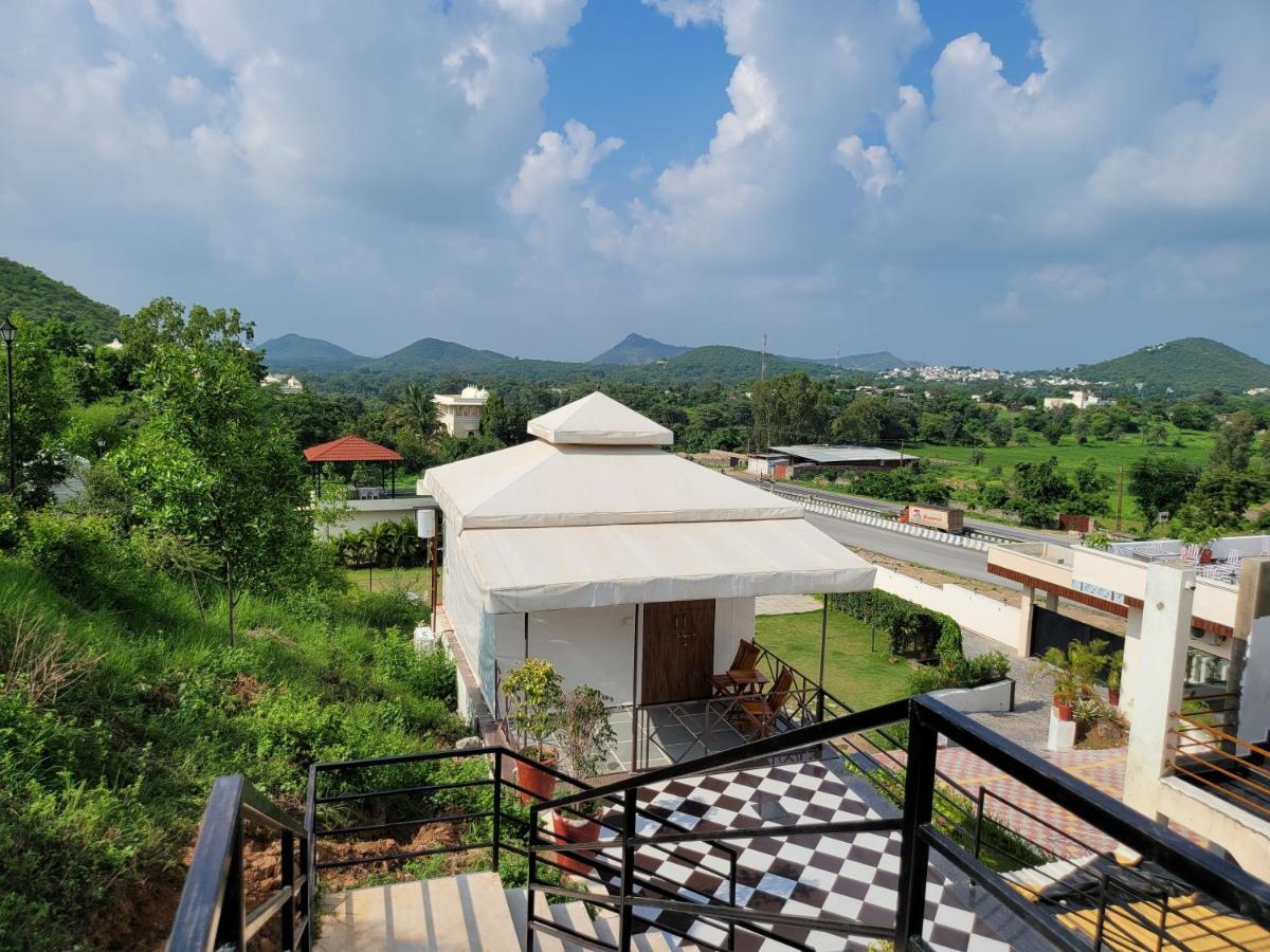 Aura Gold Resort Удайпур Екстериор снимка