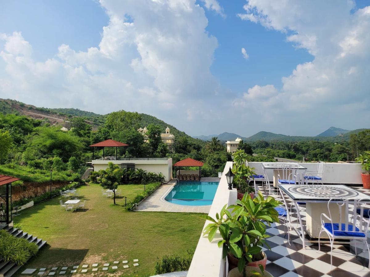 Aura Gold Resort Удайпур Екстериор снимка